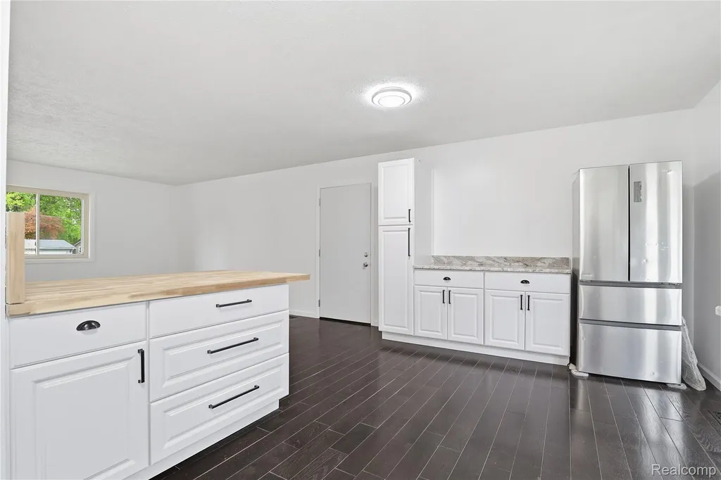 2465 Egelston Avenue Burton City MI 48509