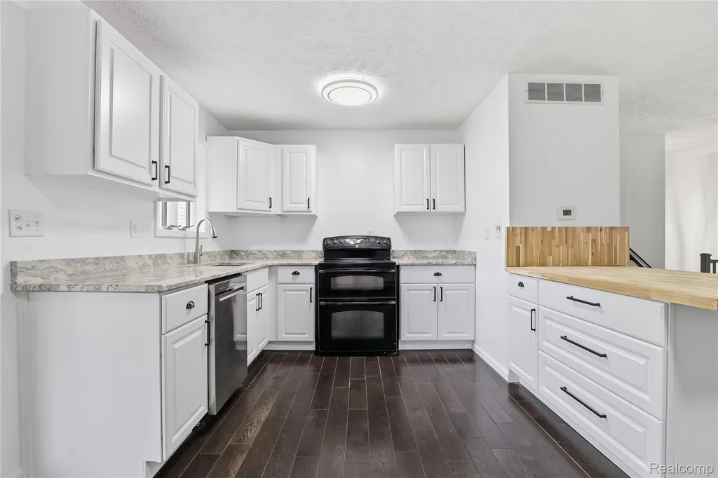 2465 Egelston Avenue Burton City MI 48509