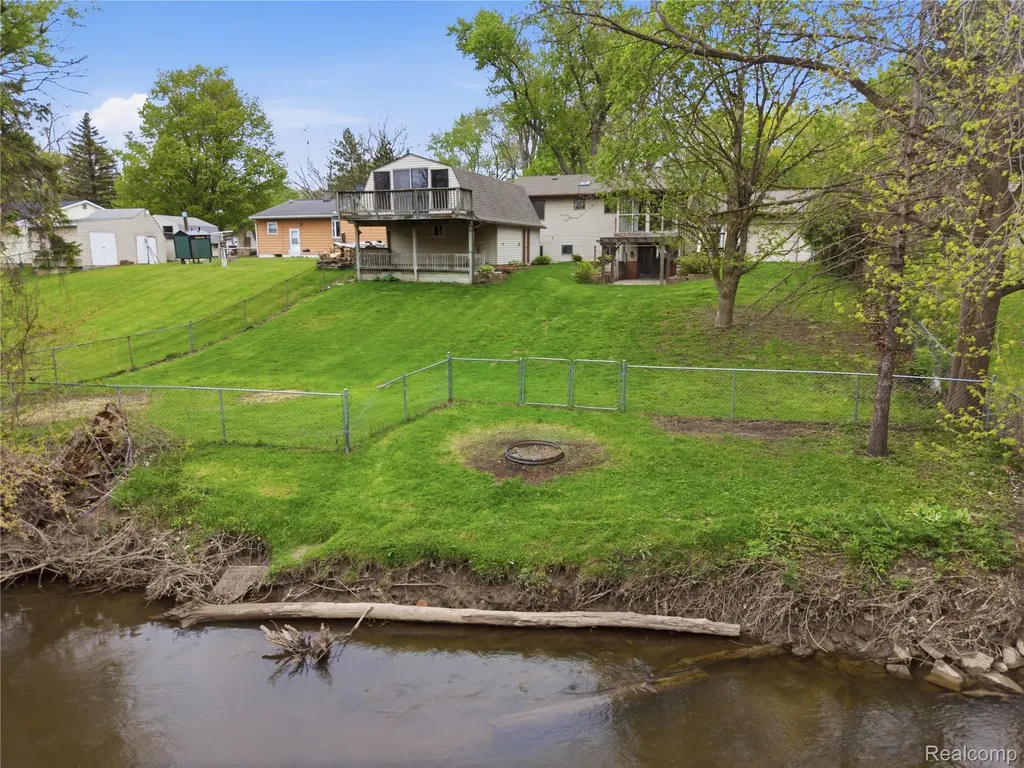 2465 Egelston Avenue Burton City MI 48509