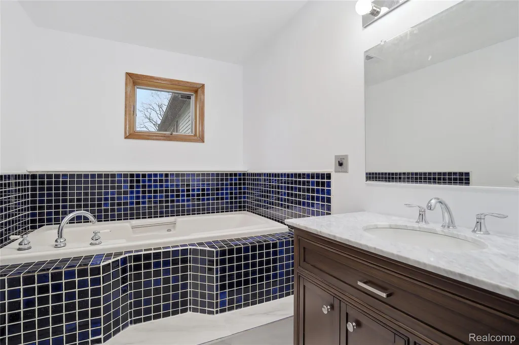 2465 Egelston Avenue Burton City MI 48509