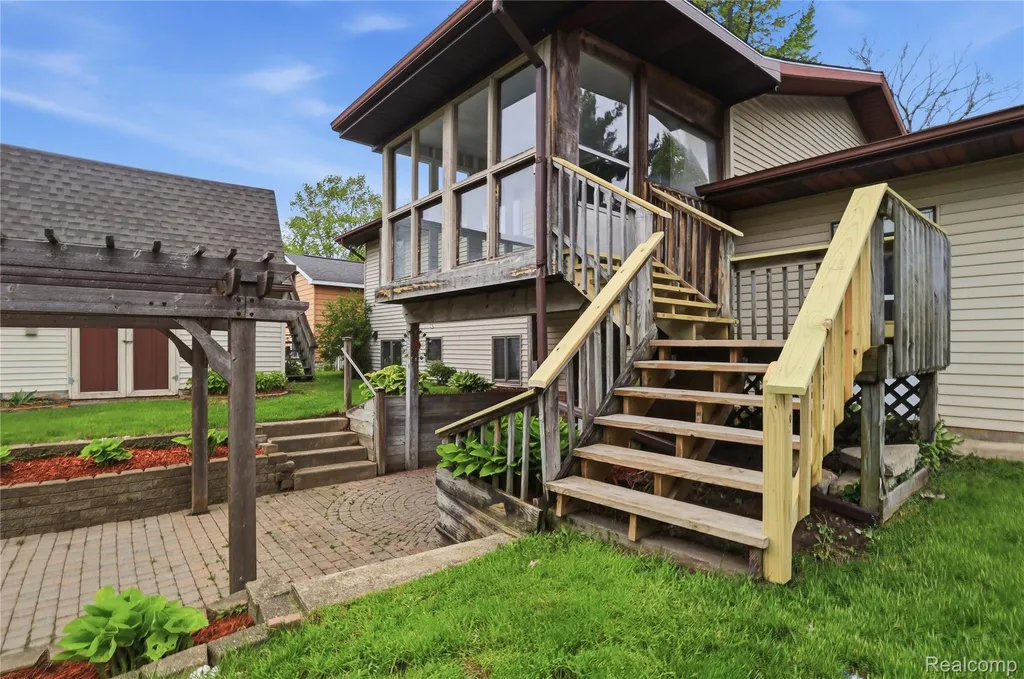 2465 Egelston Avenue Burton City MI 48509