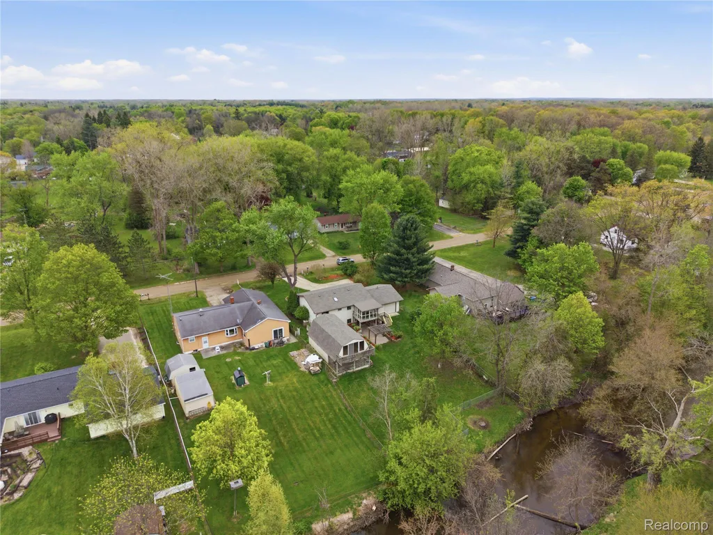 2465 Egelston Avenue Burton City MI 48509