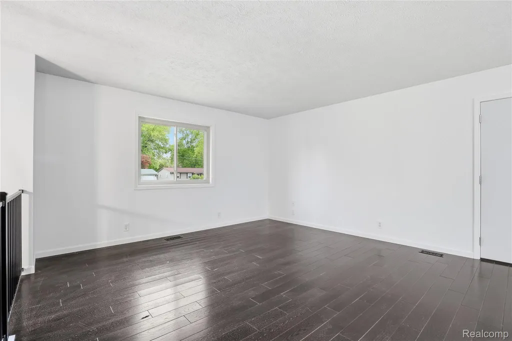 2465 Egelston Avenue Burton City MI 48509