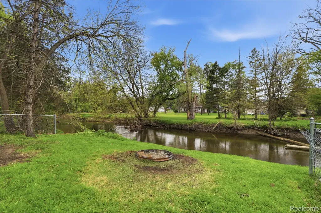 2465 Egelston Avenue Burton City MI 48509