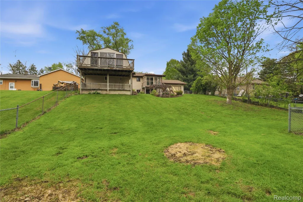 2465 Egelston Avenue Burton City MI 48509