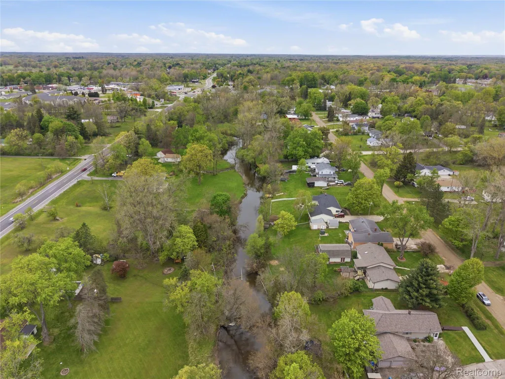 2465 Egelston Avenue Burton City MI 48509