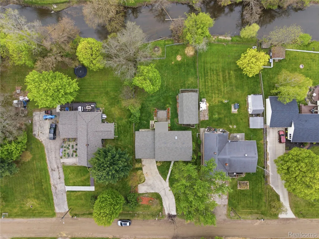 2465 Egelston Avenue Burton City MI 48509
