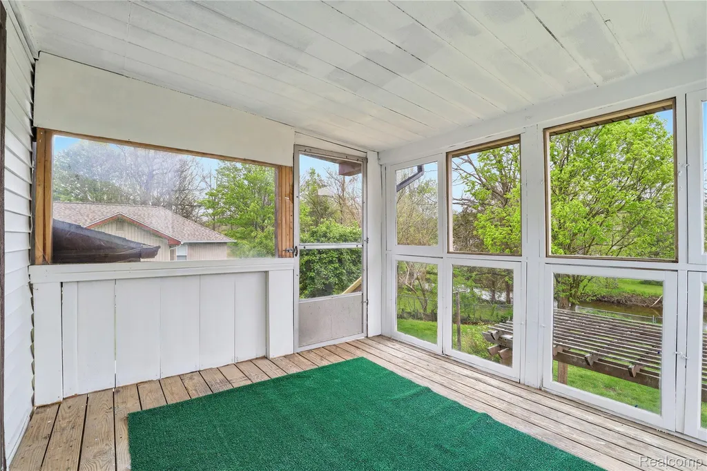 2465 Egelston Avenue Burton City MI 48509