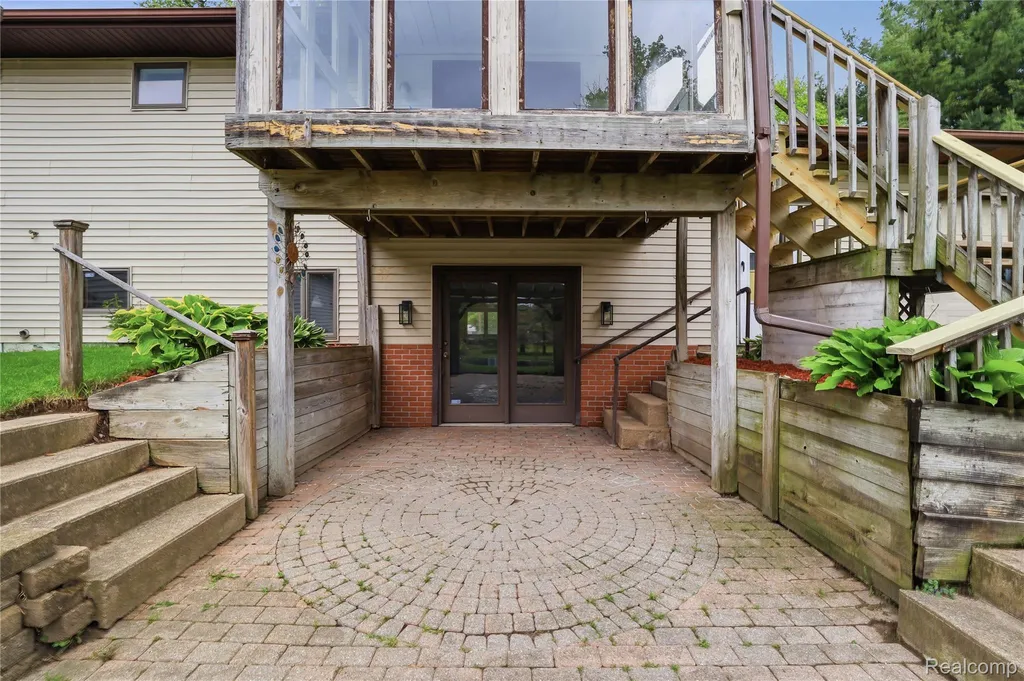 2465 Egelston Avenue Burton City MI 48509