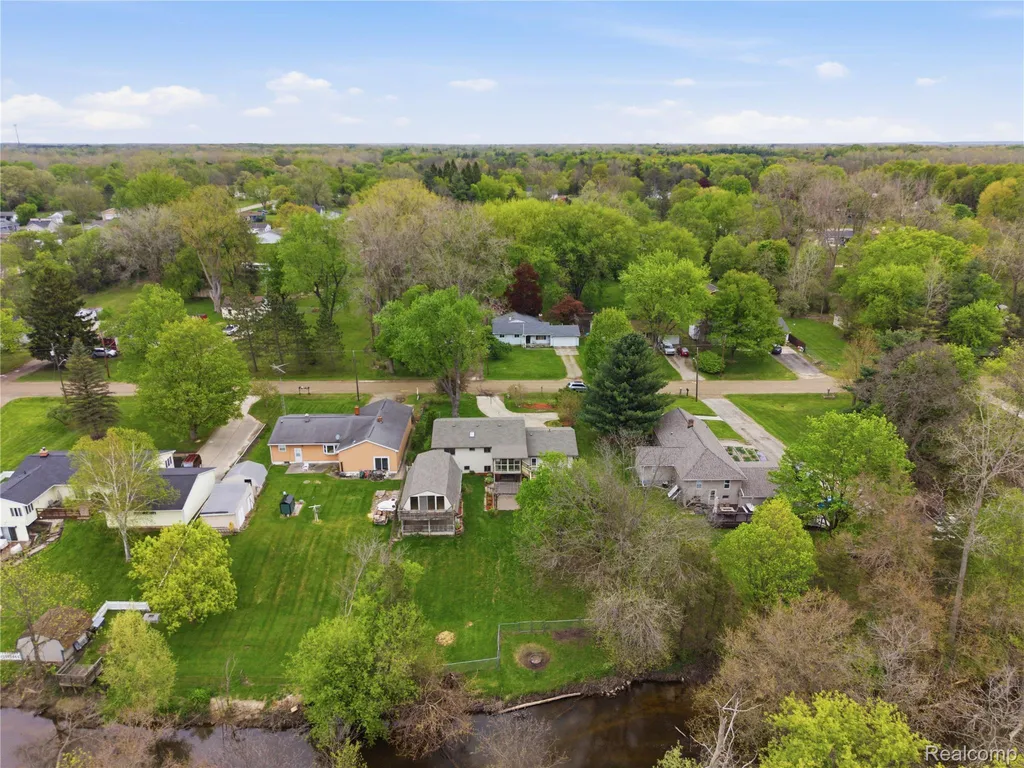 2465 Egelston Avenue Burton City MI 48509