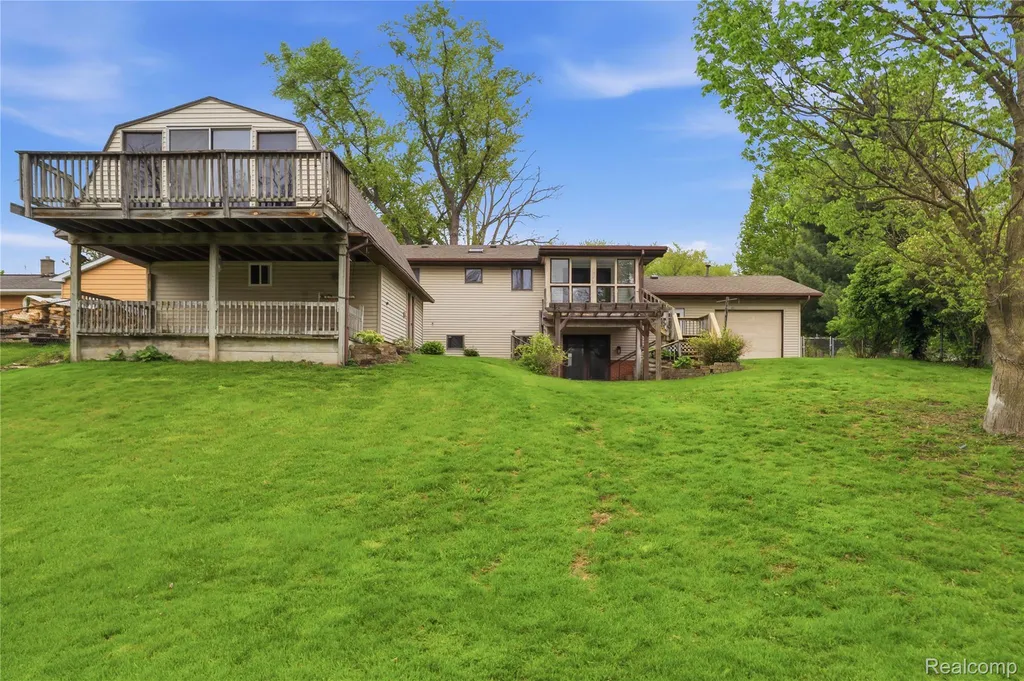 2465 Egelston Avenue Burton City MI 48509