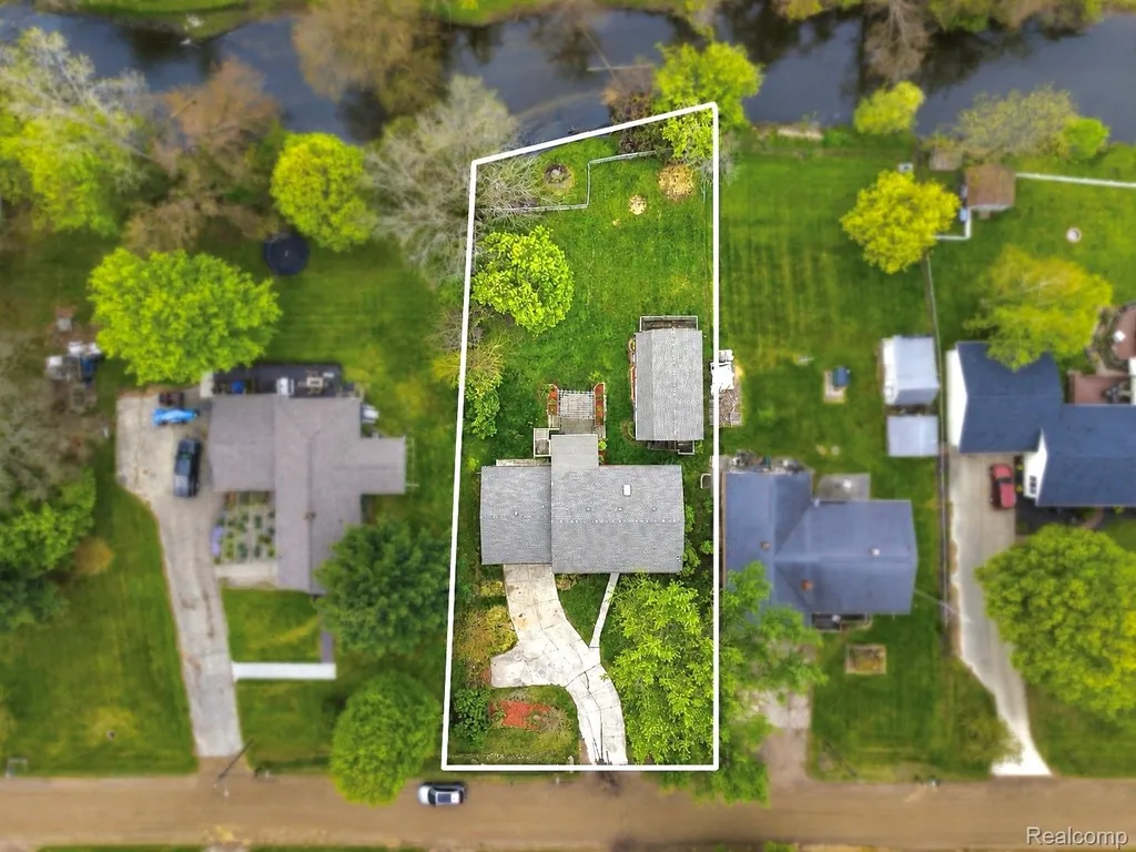 2465 Egelston Avenue Burton City MI 48509