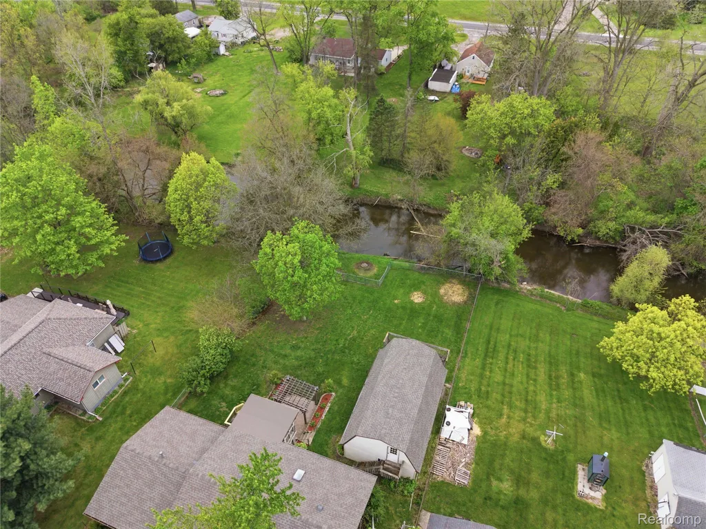 2465 Egelston Avenue Burton City MI 48509