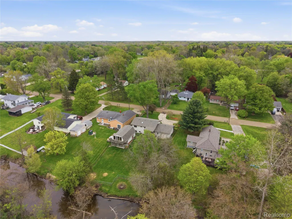 2465 Egelston Avenue Burton City MI 48509