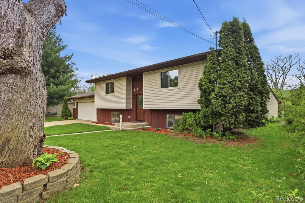 2465 Egelston Avenue Burton City MI 48509