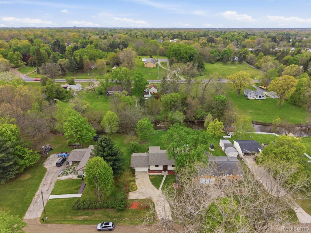 2465 Egelston Avenue Burton City MI 48509