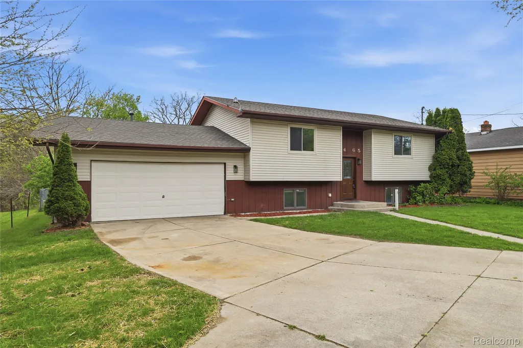 2465 Egelston Avenue Burton City MI 48509