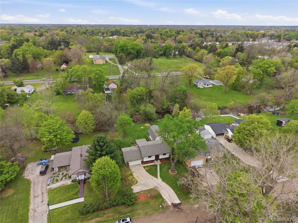 2465 Egelston Avenue Burton City MI 48509