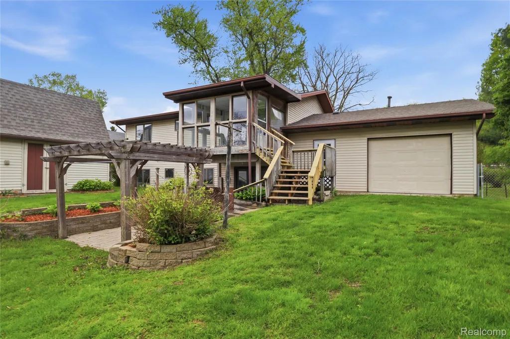 2465 Egelston Avenue Burton City MI 48509