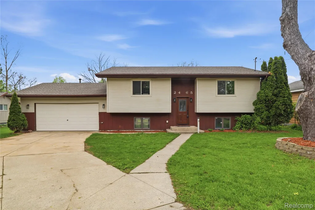 2465 Egelston Avenue Burton City MI 48509
