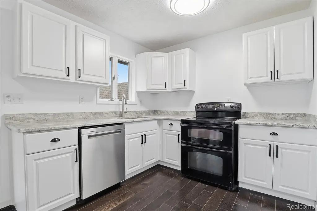 2465 Egelston Avenue Burton City MI 48509