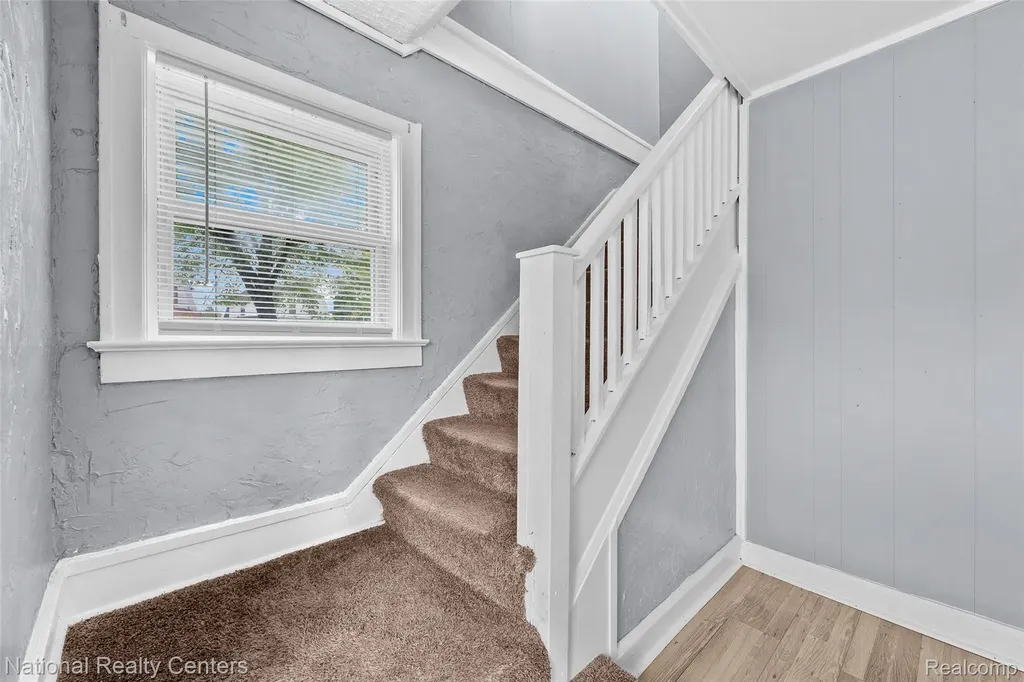 686 N Perry Street Pontiac City MI 48342