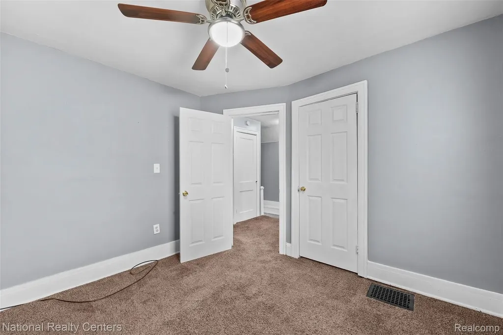 686 N Perry Street Pontiac City MI 48342