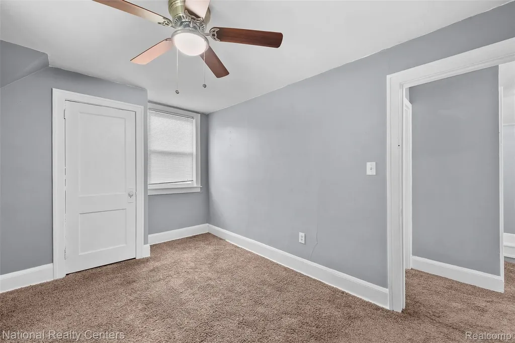 686 N Perry Street Pontiac City MI 48342