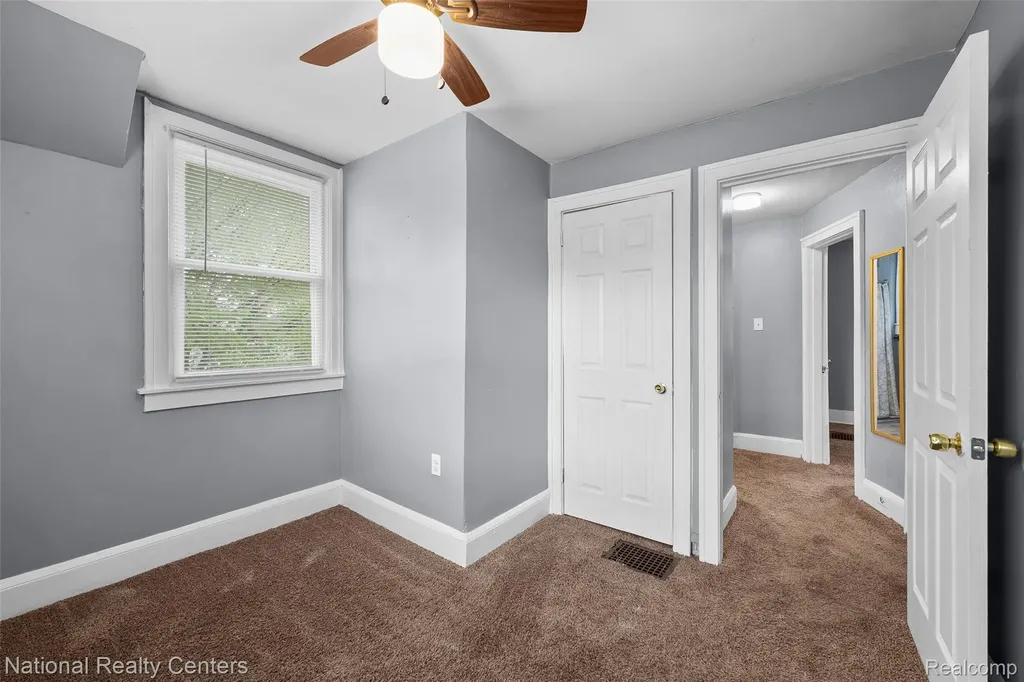 686 N Perry Street Pontiac City MI 48342