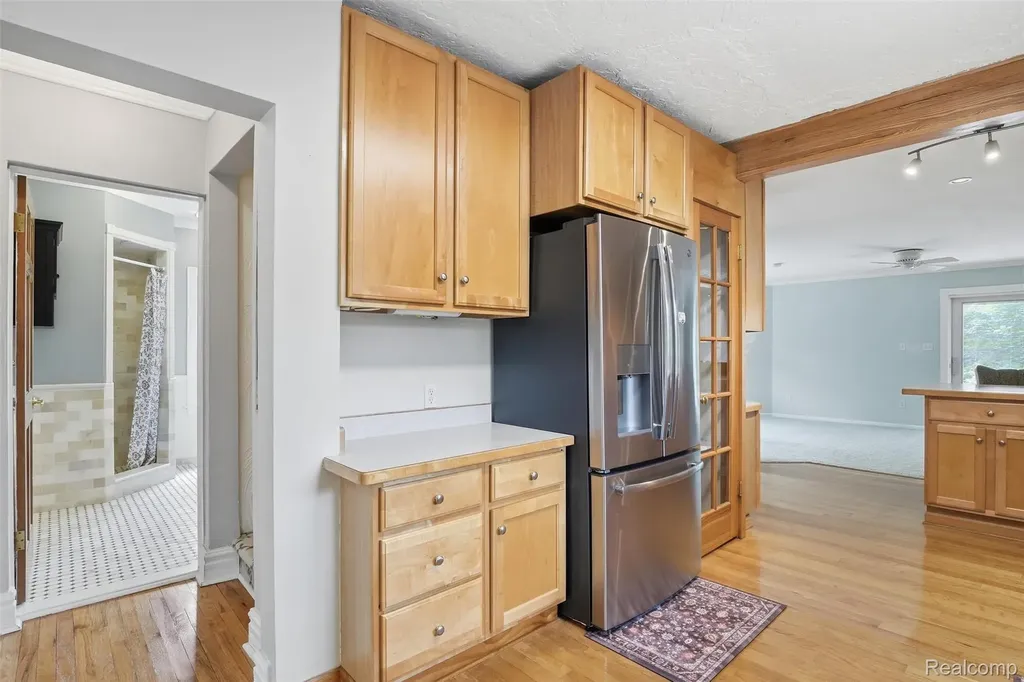 15965 Whitby Street Livonia City MI 48154