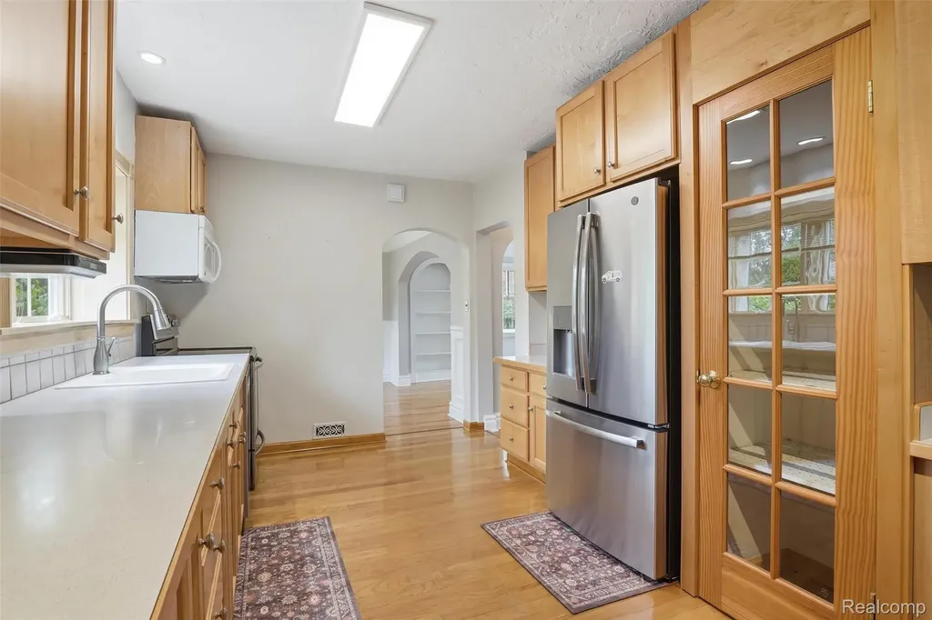 15965 Whitby Street Livonia City MI 48154