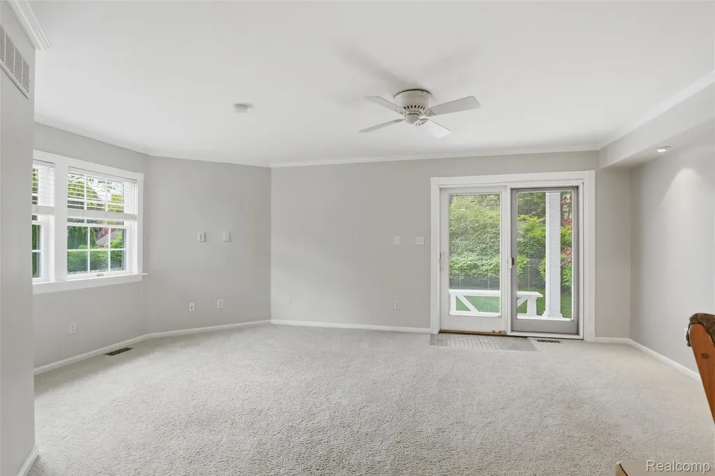 15965 Whitby Street Livonia City MI 48154