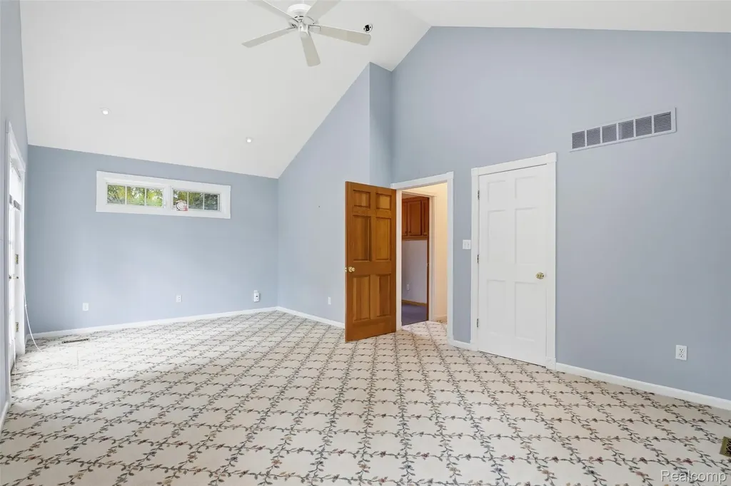 15965 Whitby Street Livonia City MI 48154