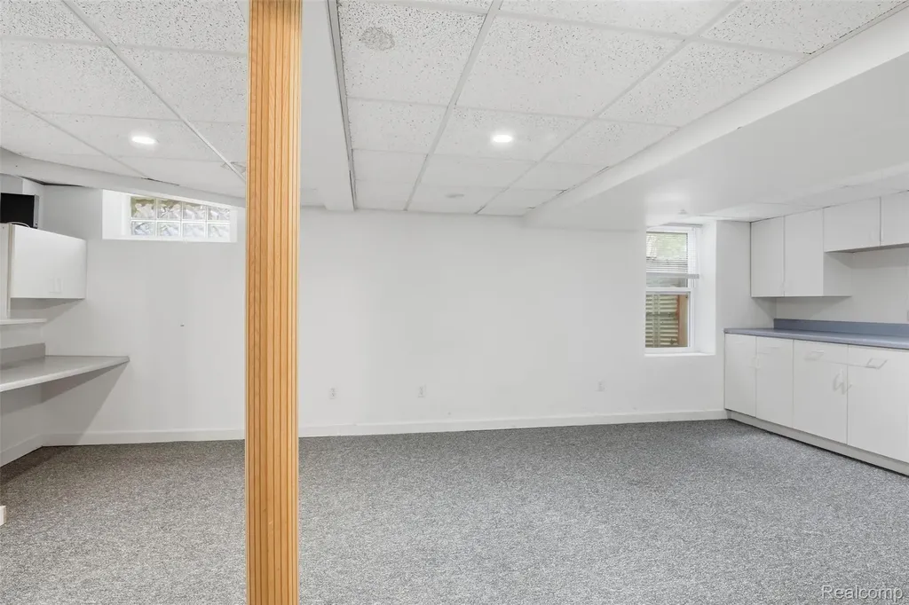 15965 Whitby Street Livonia City MI 48154