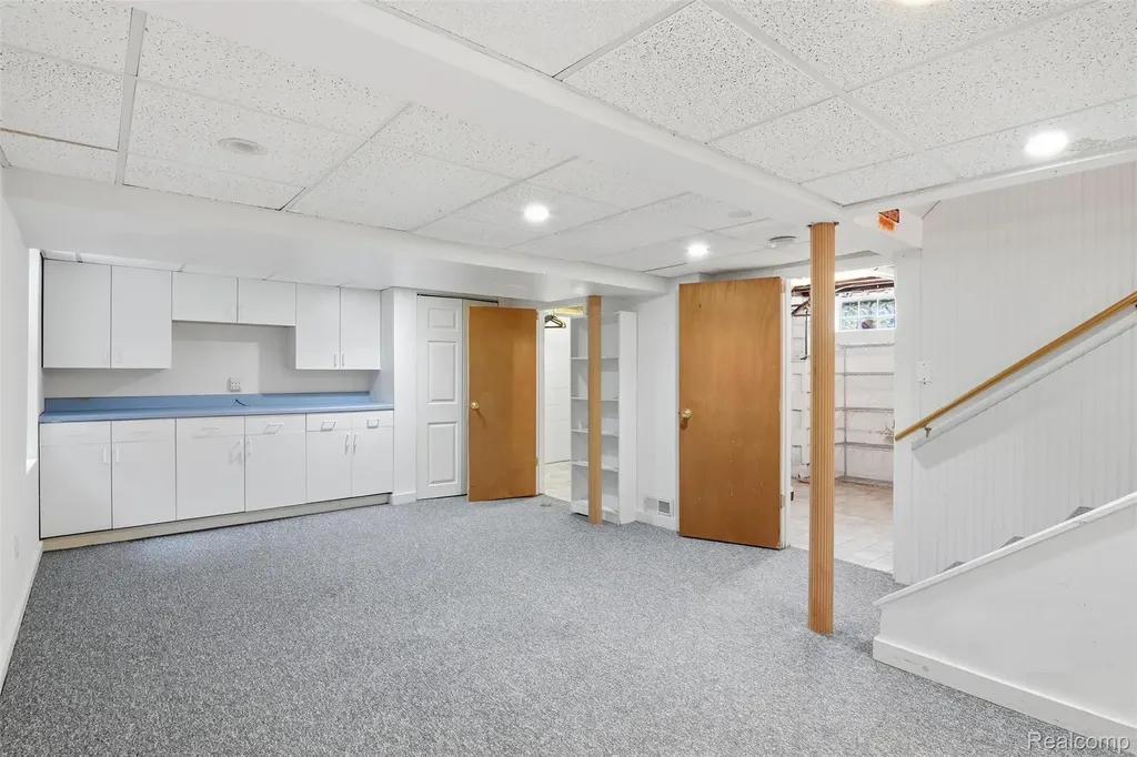 15965 Whitby Street Livonia City MI 48154