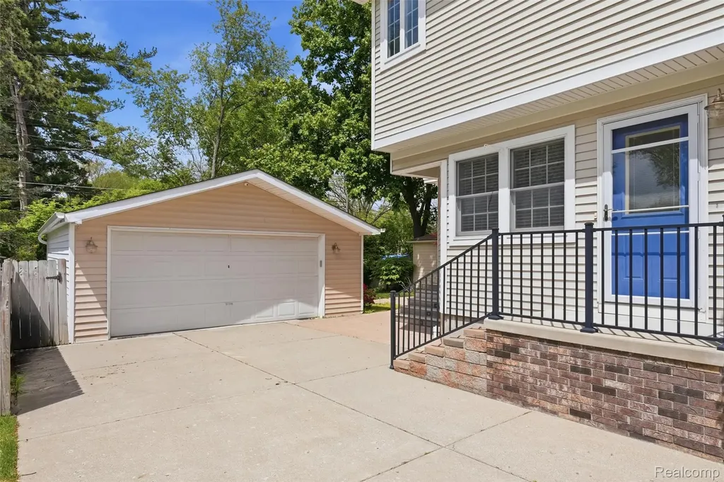 15965 Whitby Street Livonia City MI 48154