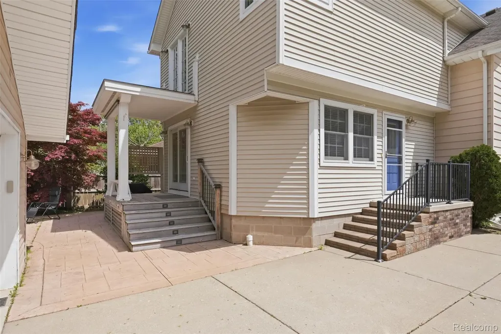 15965 Whitby Street Livonia City MI 48154