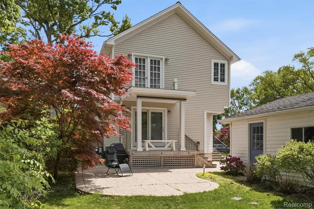 15965 Whitby Street Livonia City MI 48154