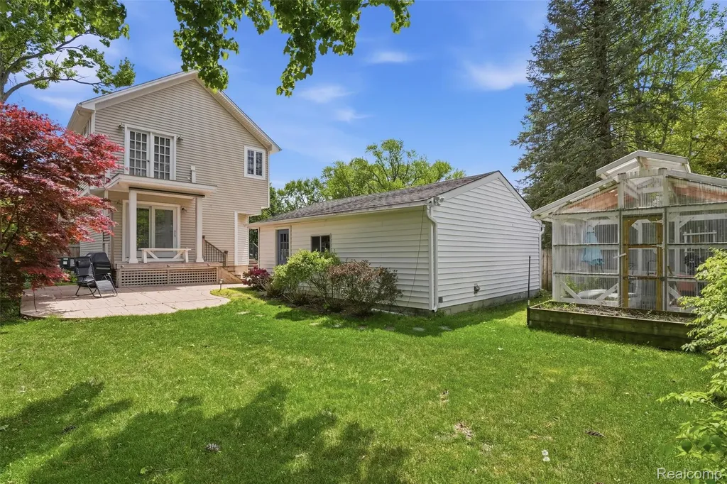 15965 Whitby Street Livonia City MI 48154
