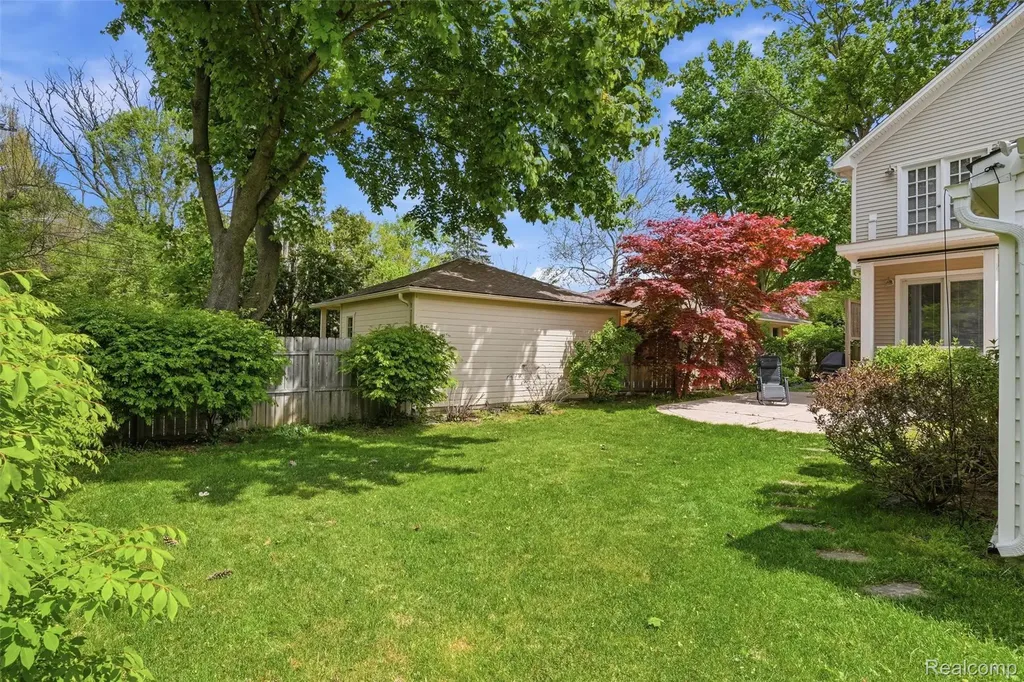 15965 Whitby Street Livonia City MI 48154