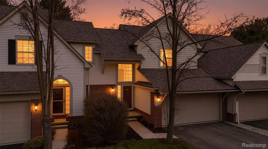 38154 Saratoga Circle Farmington Hills City MI 48331