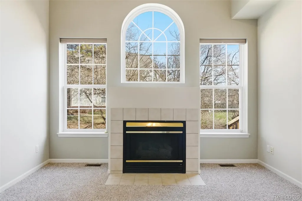 38154 Saratoga Circle Farmington Hills City MI 48331