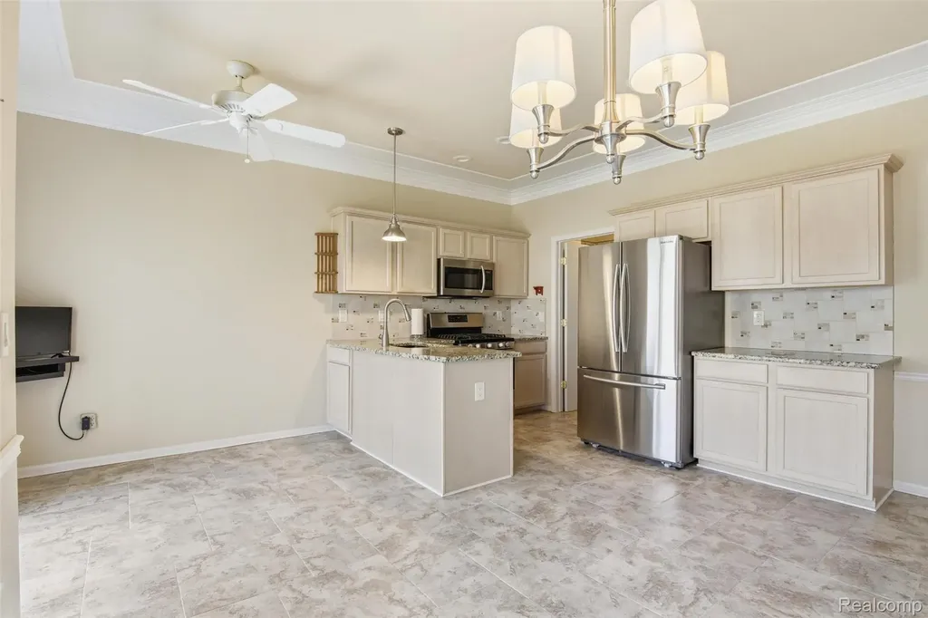38154 Saratoga Circle Farmington Hills City MI 48331