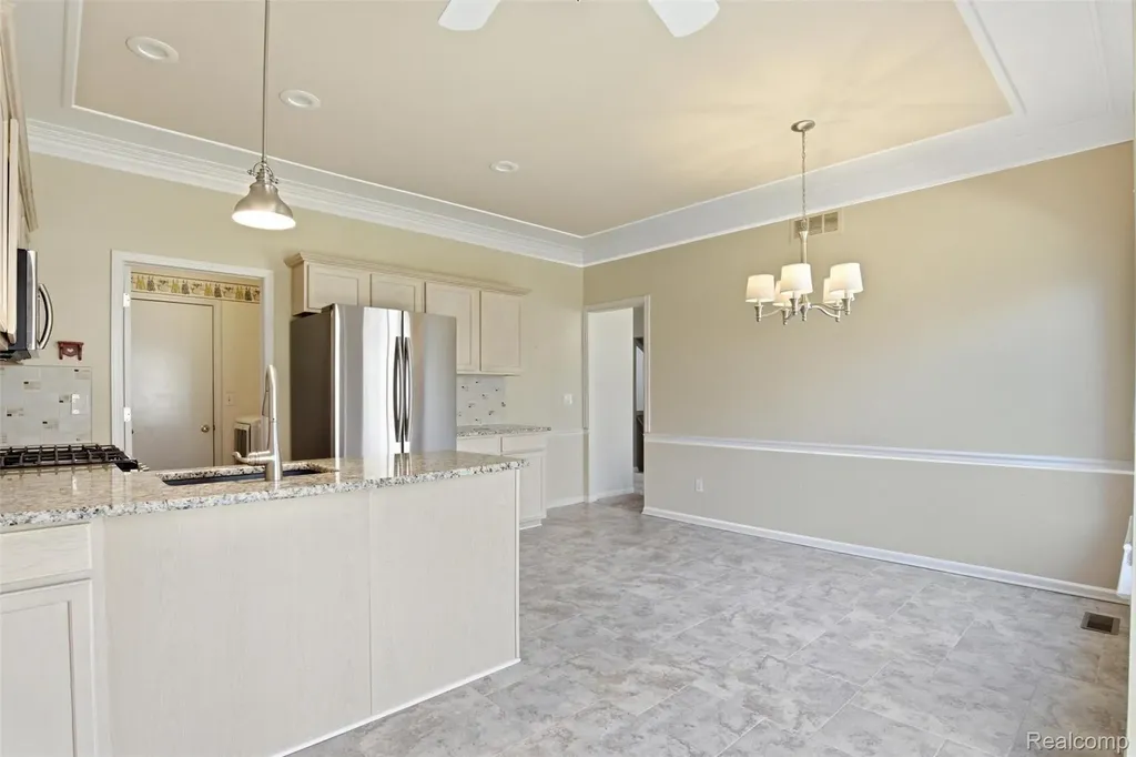 38154 Saratoga Circle Farmington Hills City MI 48331