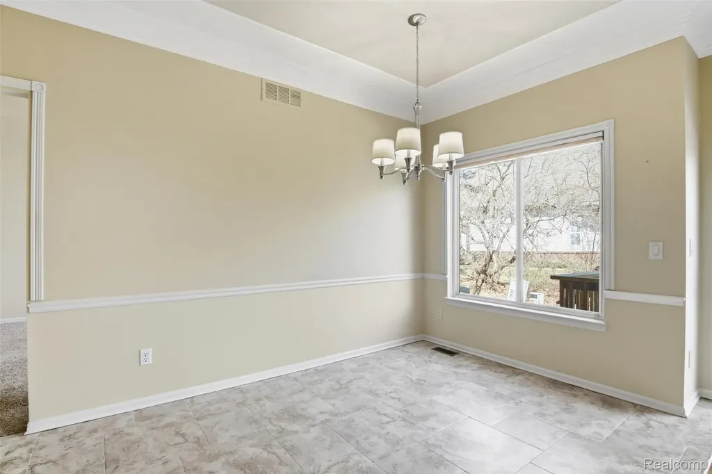 38154 Saratoga Circle Farmington Hills City MI 48331
