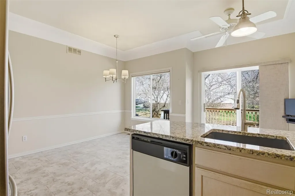 38154 Saratoga Circle Farmington Hills City MI 48331