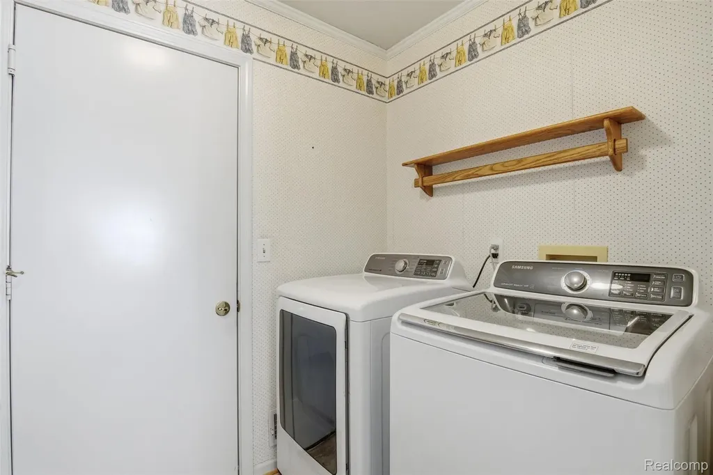 38154 Saratoga Circle Farmington Hills City MI 48331