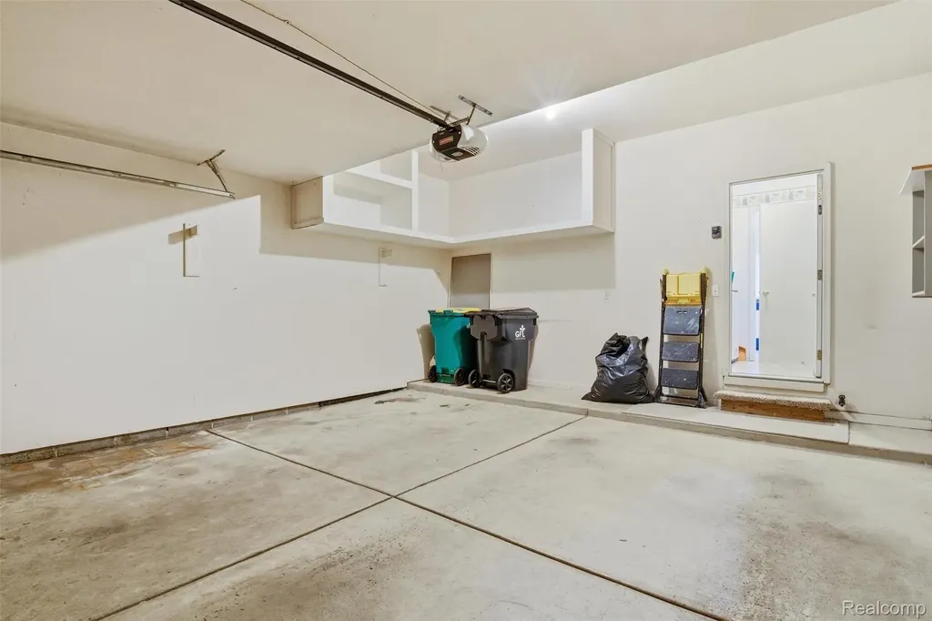 38154 Saratoga Circle Farmington Hills City MI 48331