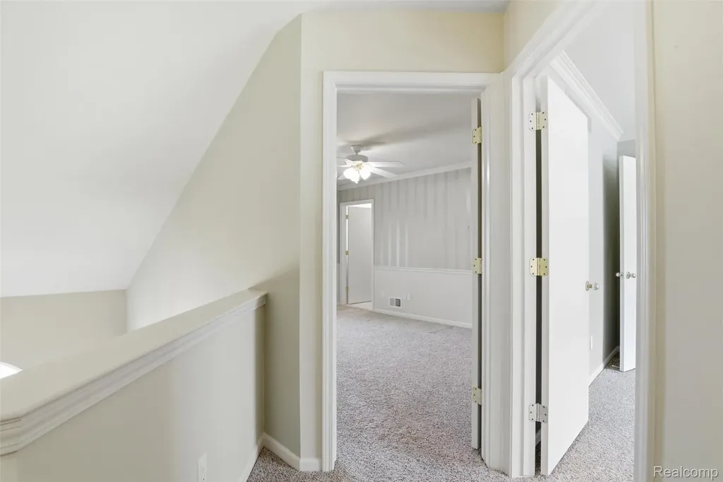 38154 Saratoga Circle Farmington Hills City MI 48331