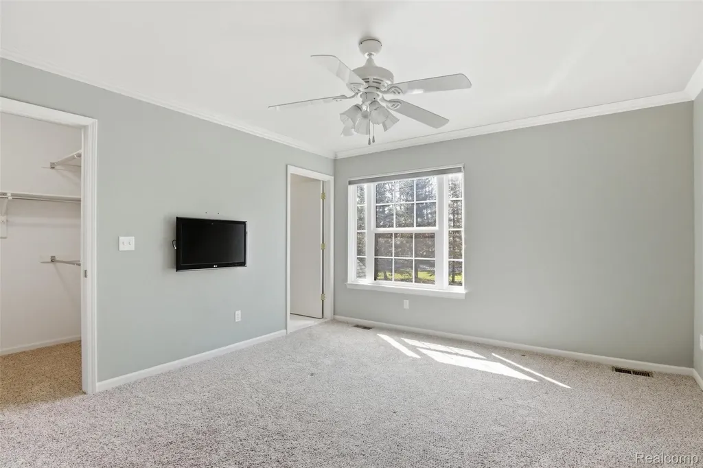 38154 Saratoga Circle Farmington Hills City MI 48331
